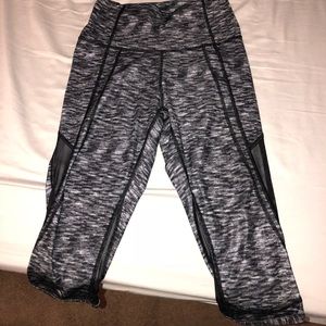 Women’s LuluLemon Cropped Leggings Size 4